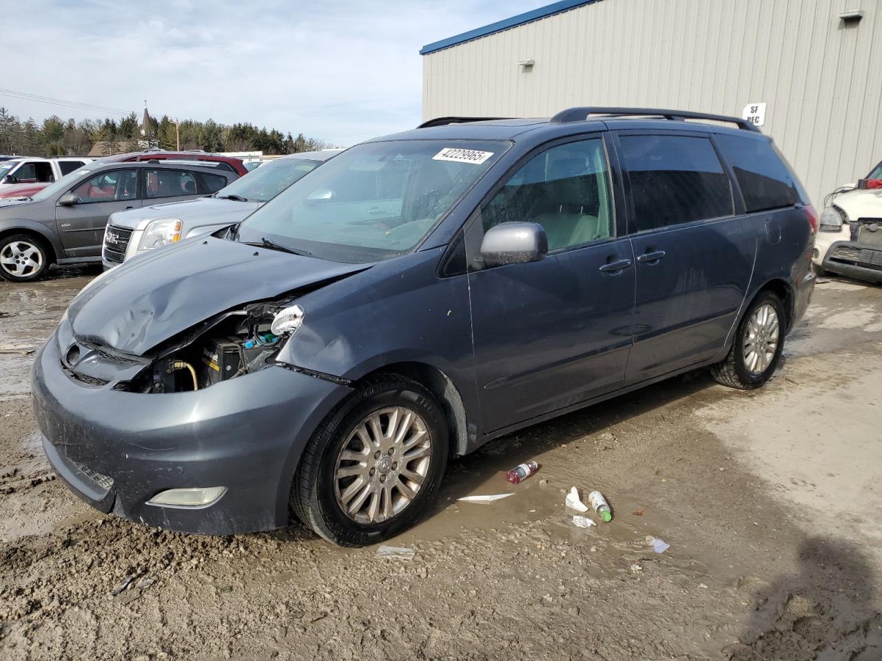 2009 Toyota Sienna - Image 1
