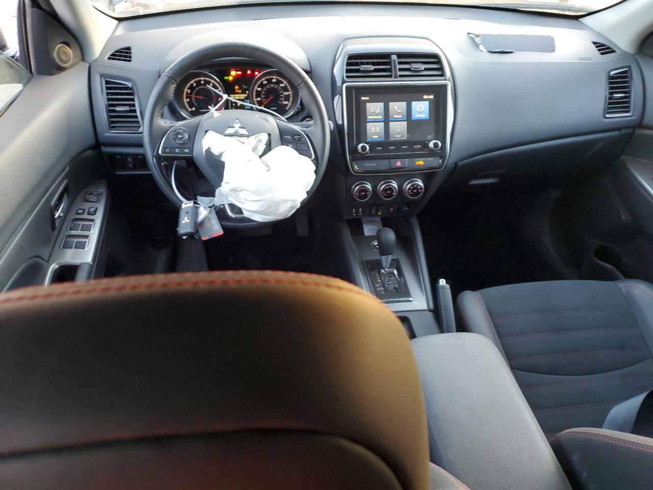 2024 Mitsubishi Outlander - Image 8