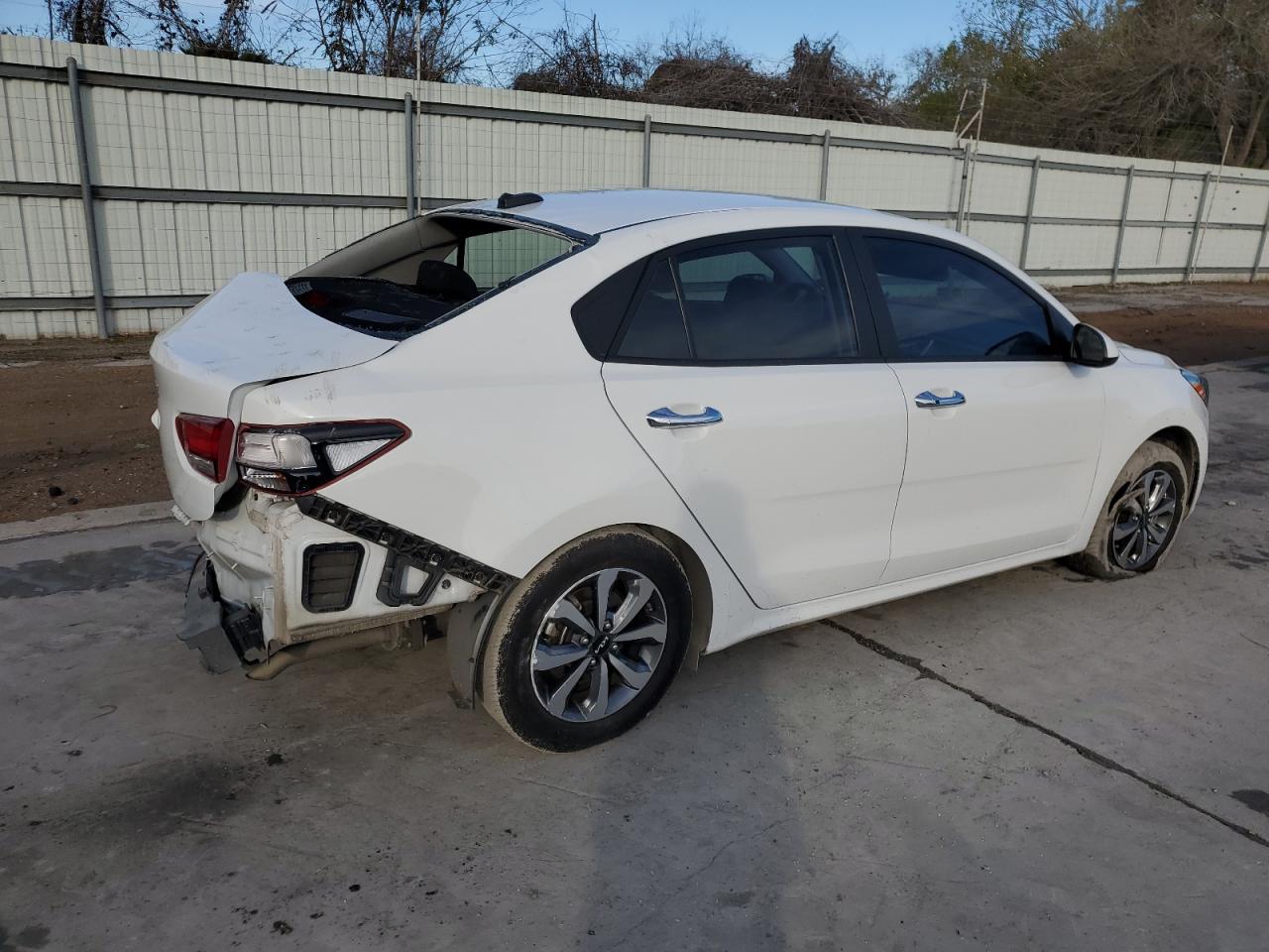 2022 Kia Rio - Image 3