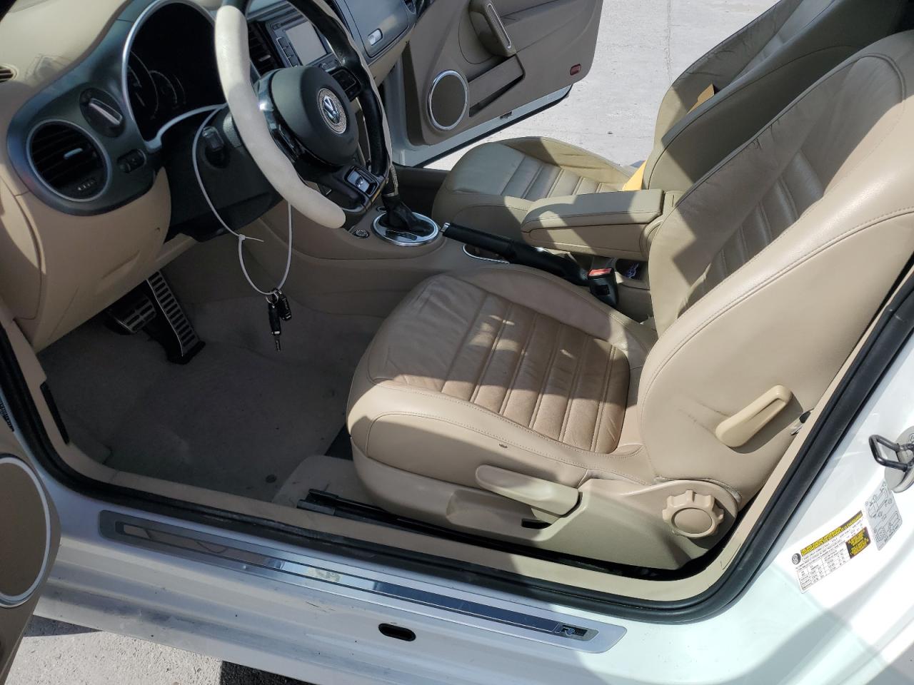 2014 Volkswagen Beetle - Image 7