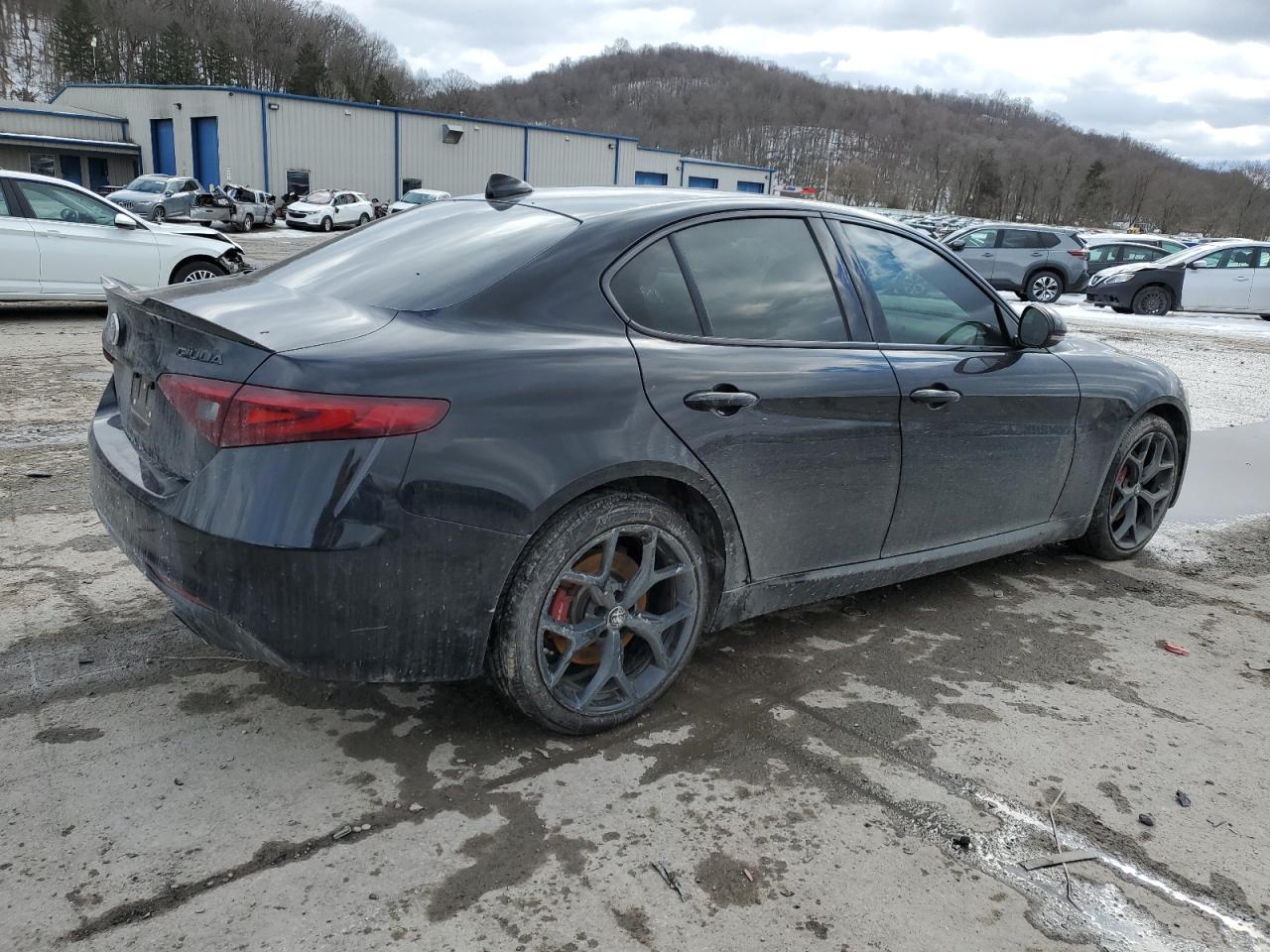 2020 Alfa Romeo Giulia - Image 3