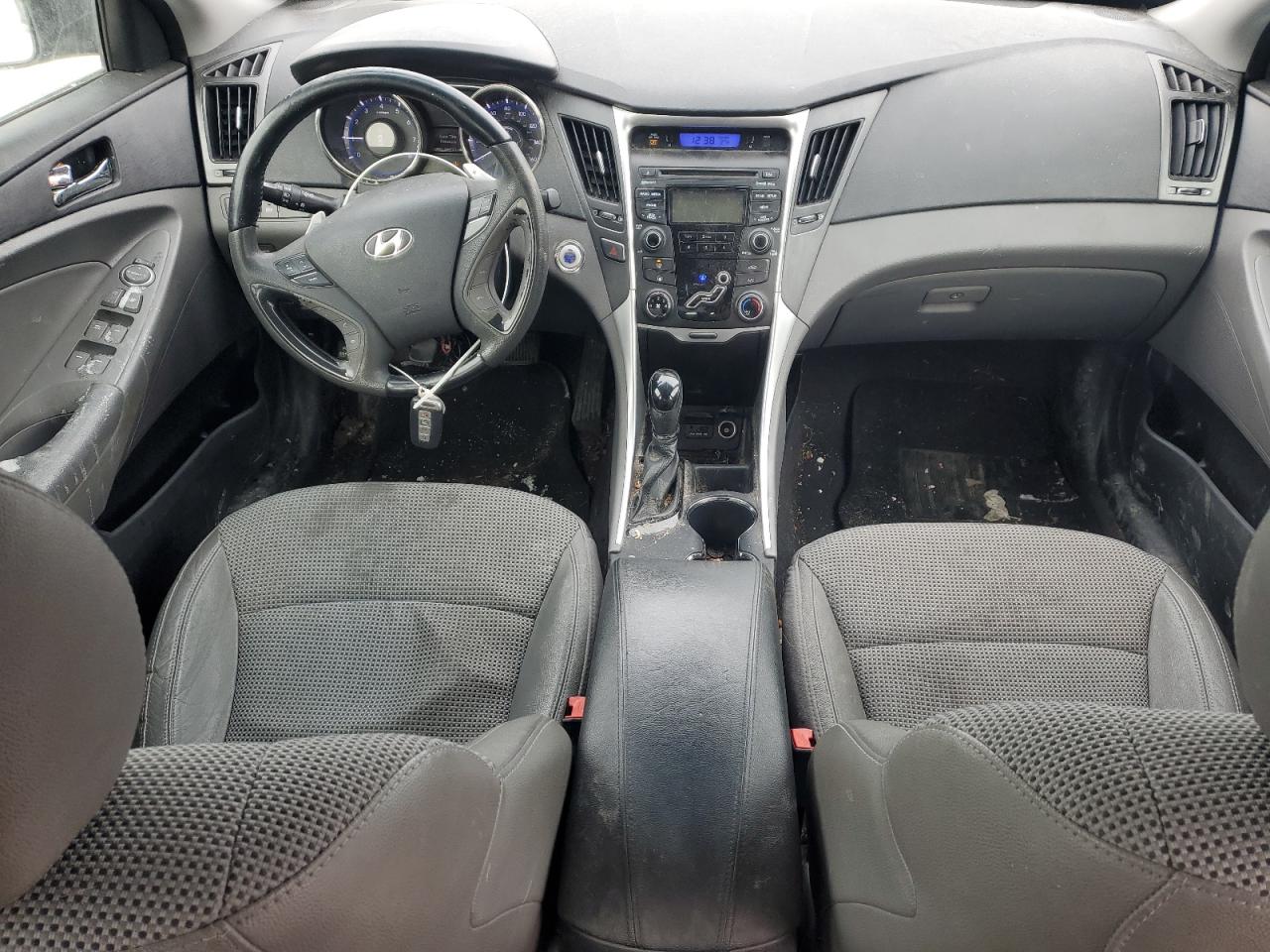 2012 Hyundai Sonata - Image 8