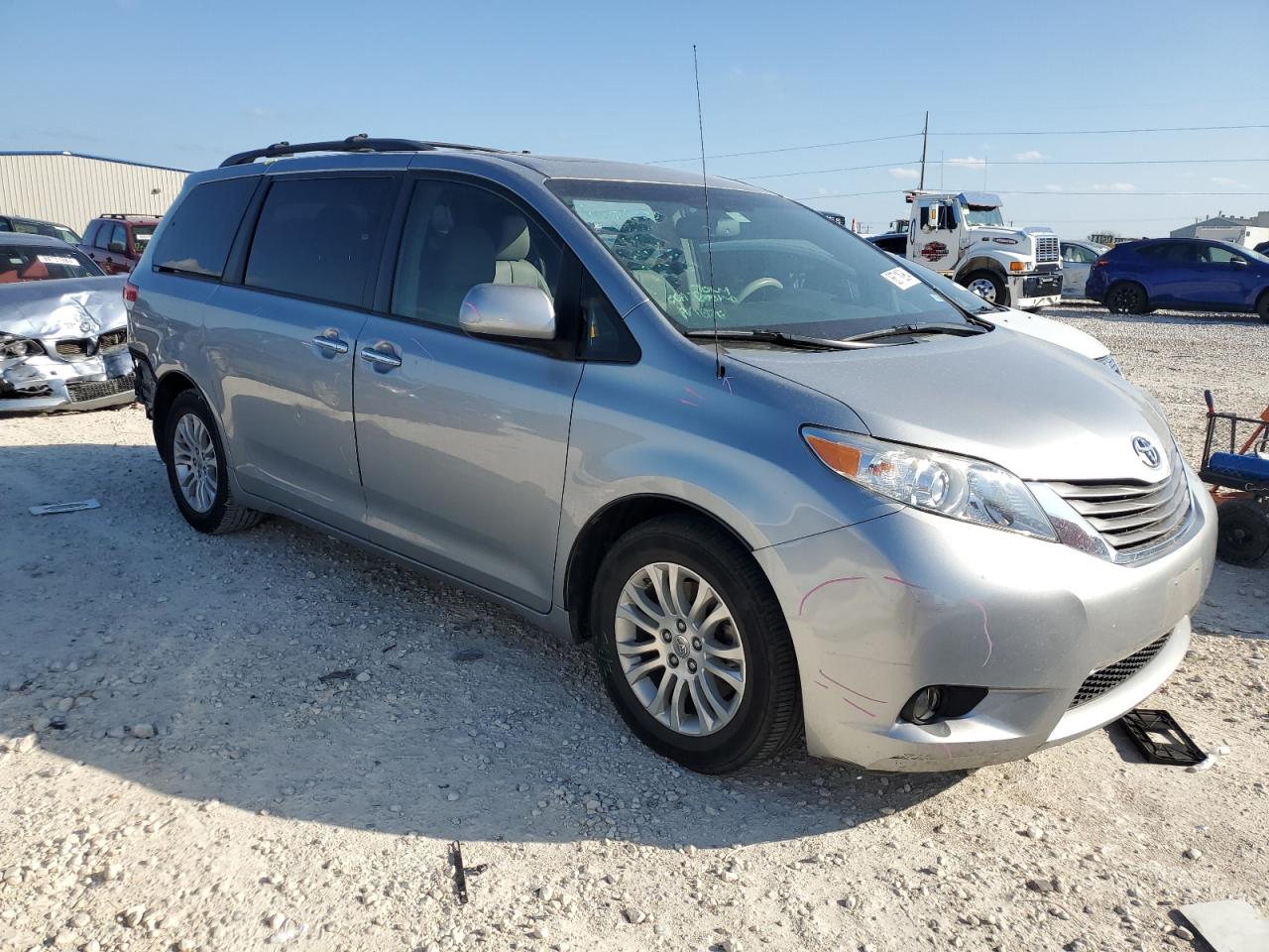 VIN 5TDYK3DC0ES424768 2014 TOYOTA All Models no.4