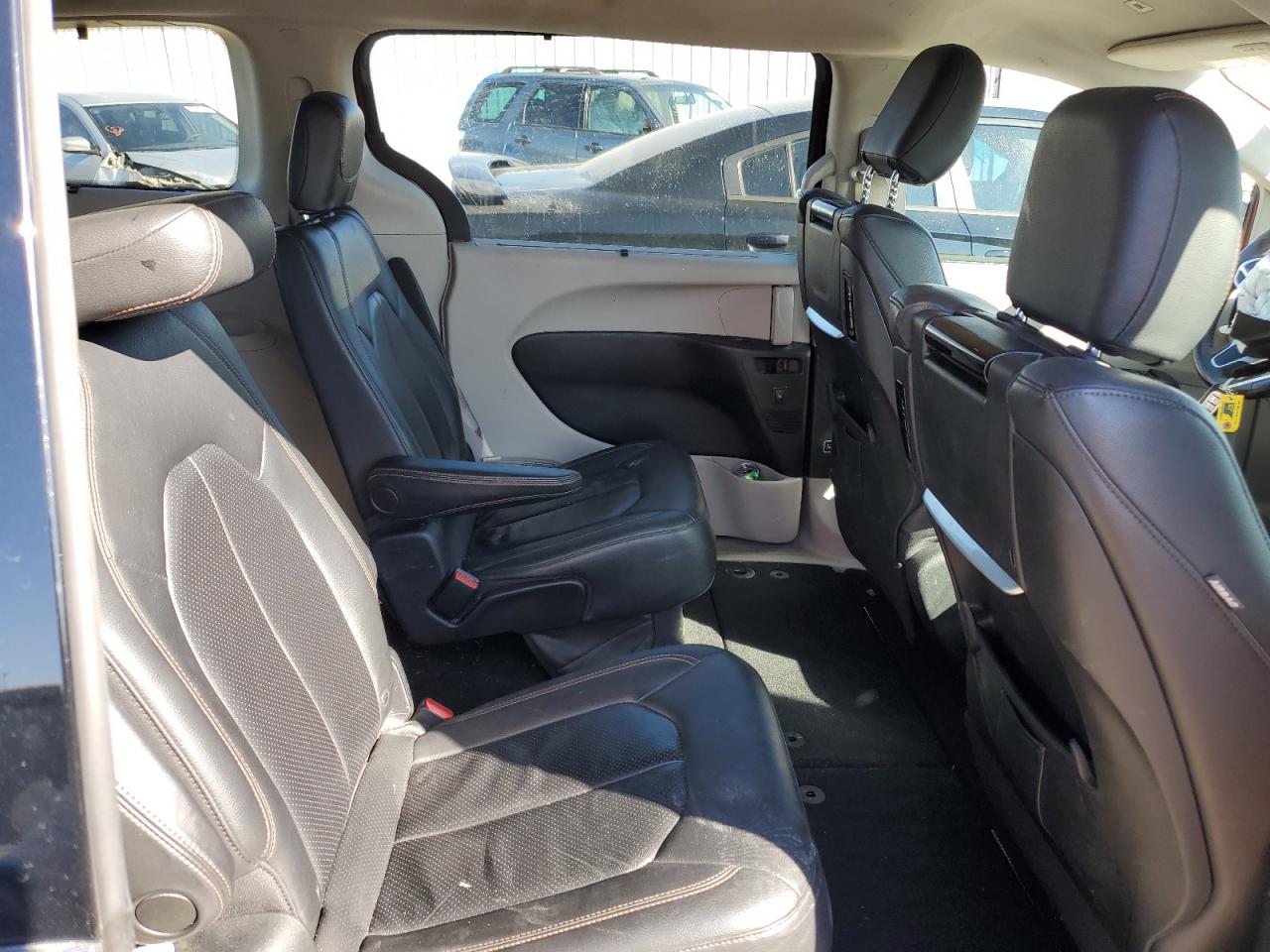 2018 Chrysler Pacifica - Image 11