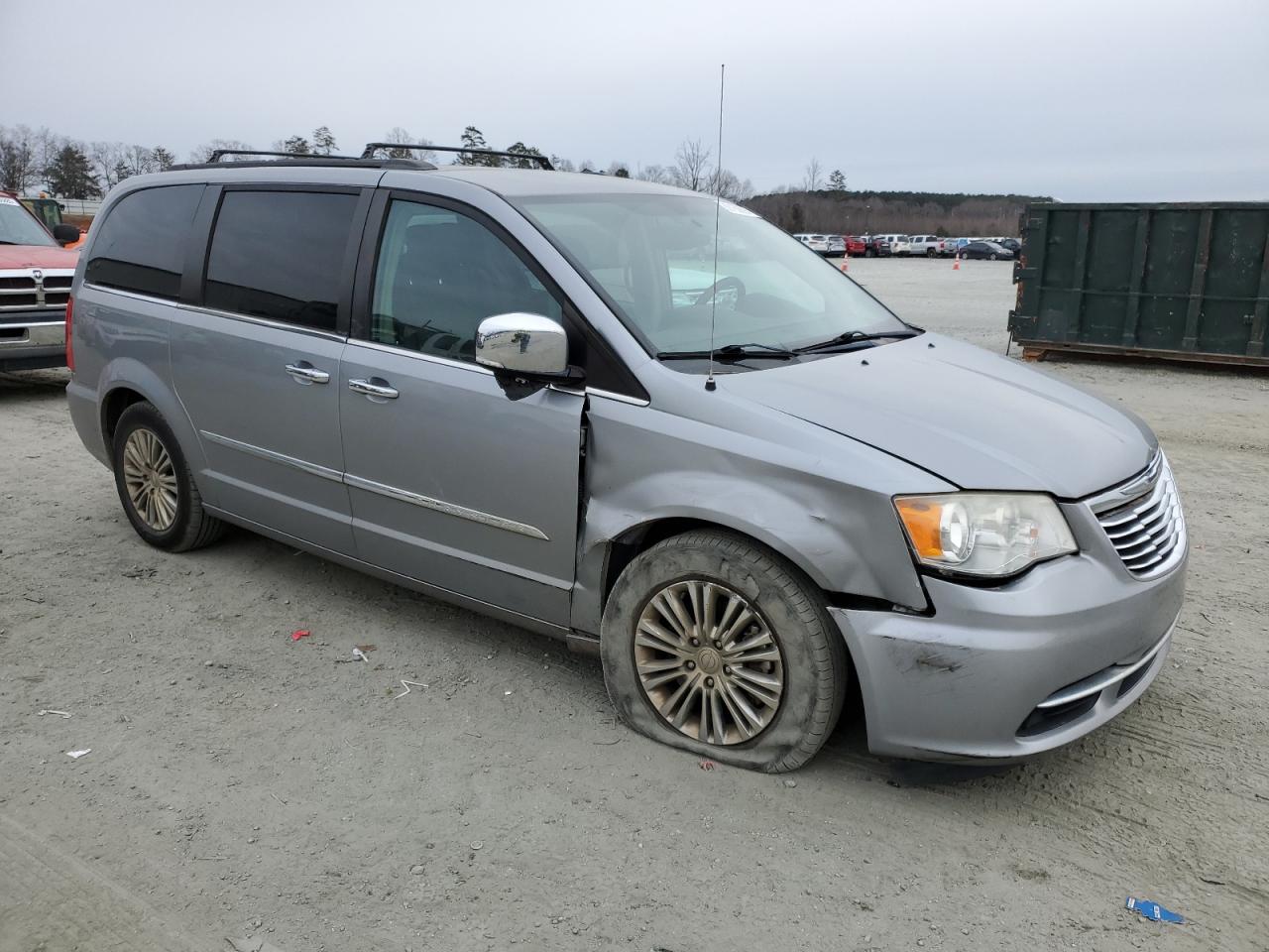 2013 Chrysler Town & Country - Image 4