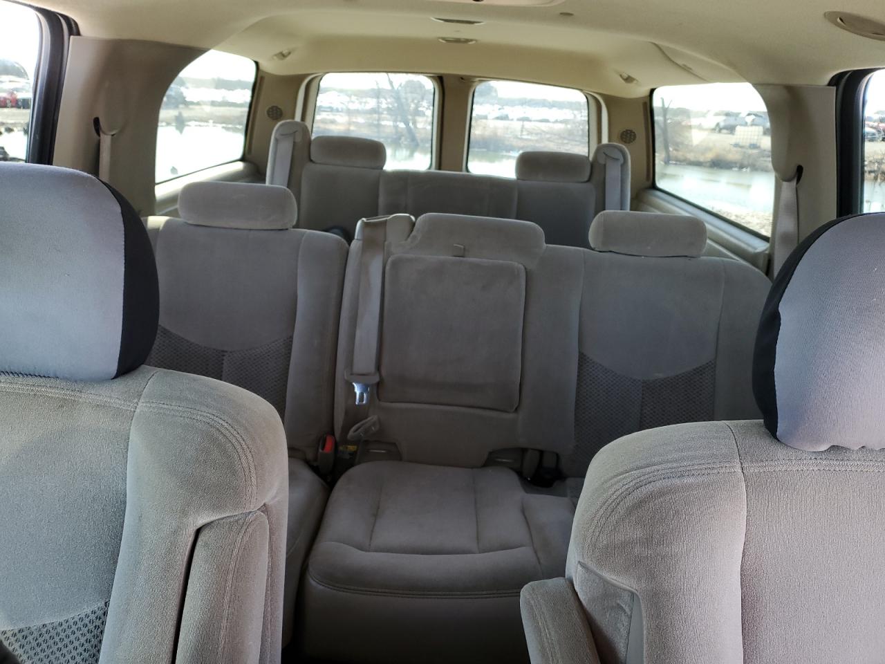 2003 Chevrolet Suburban - Image 10