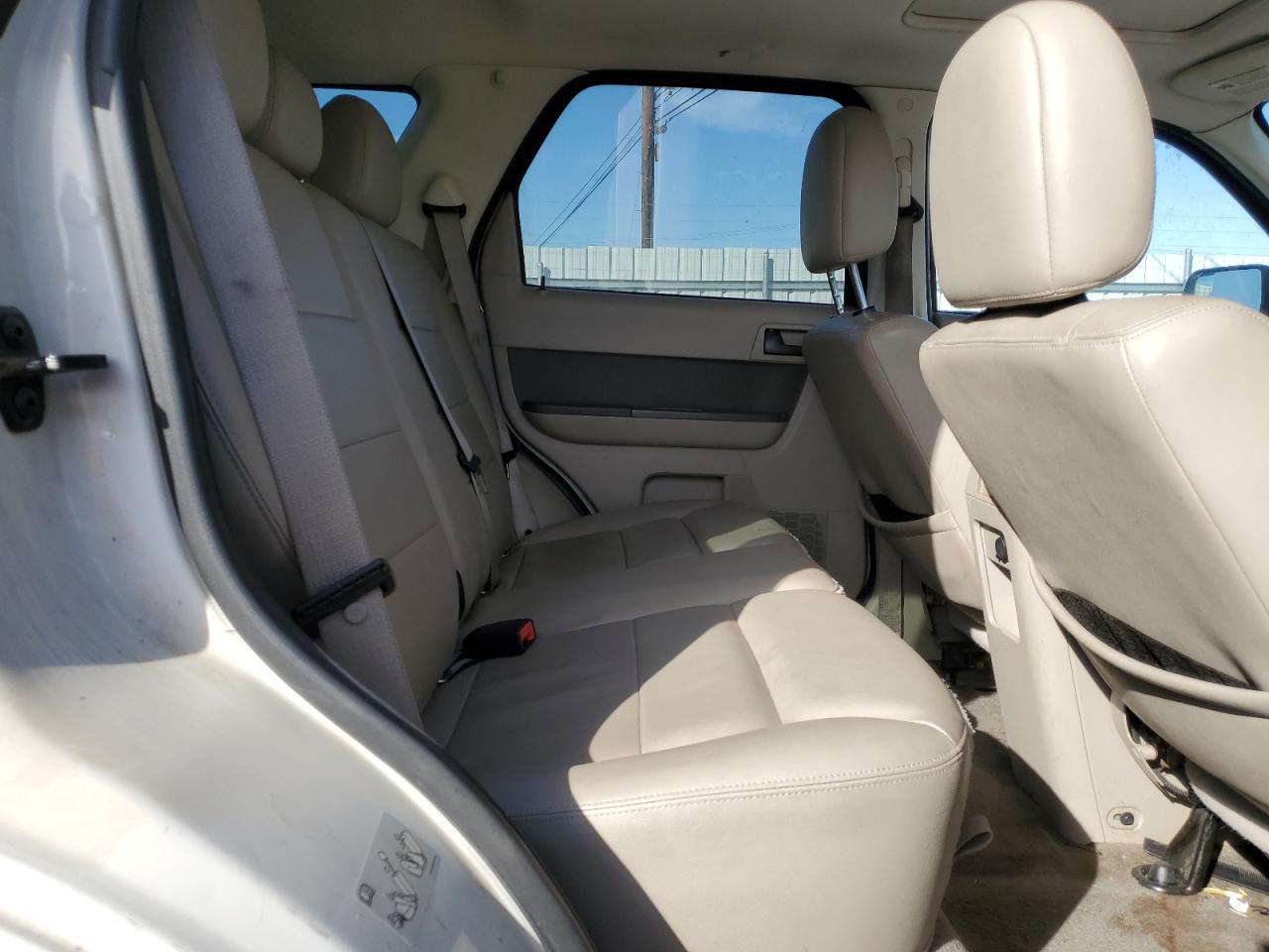 2010 Ford Escape - Image 11