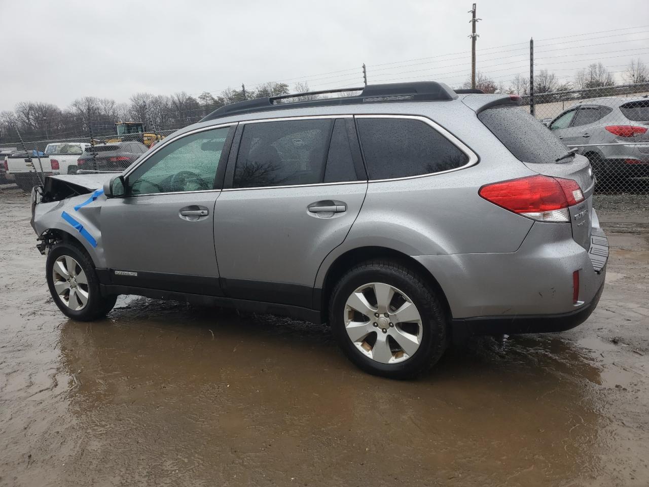 2010 Subaru Outback - Image 2