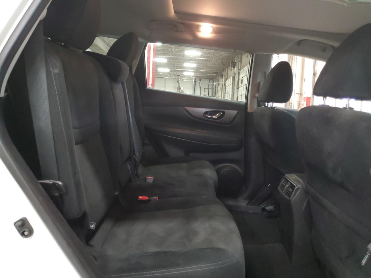 2016 Nissan Rogue - Image 11