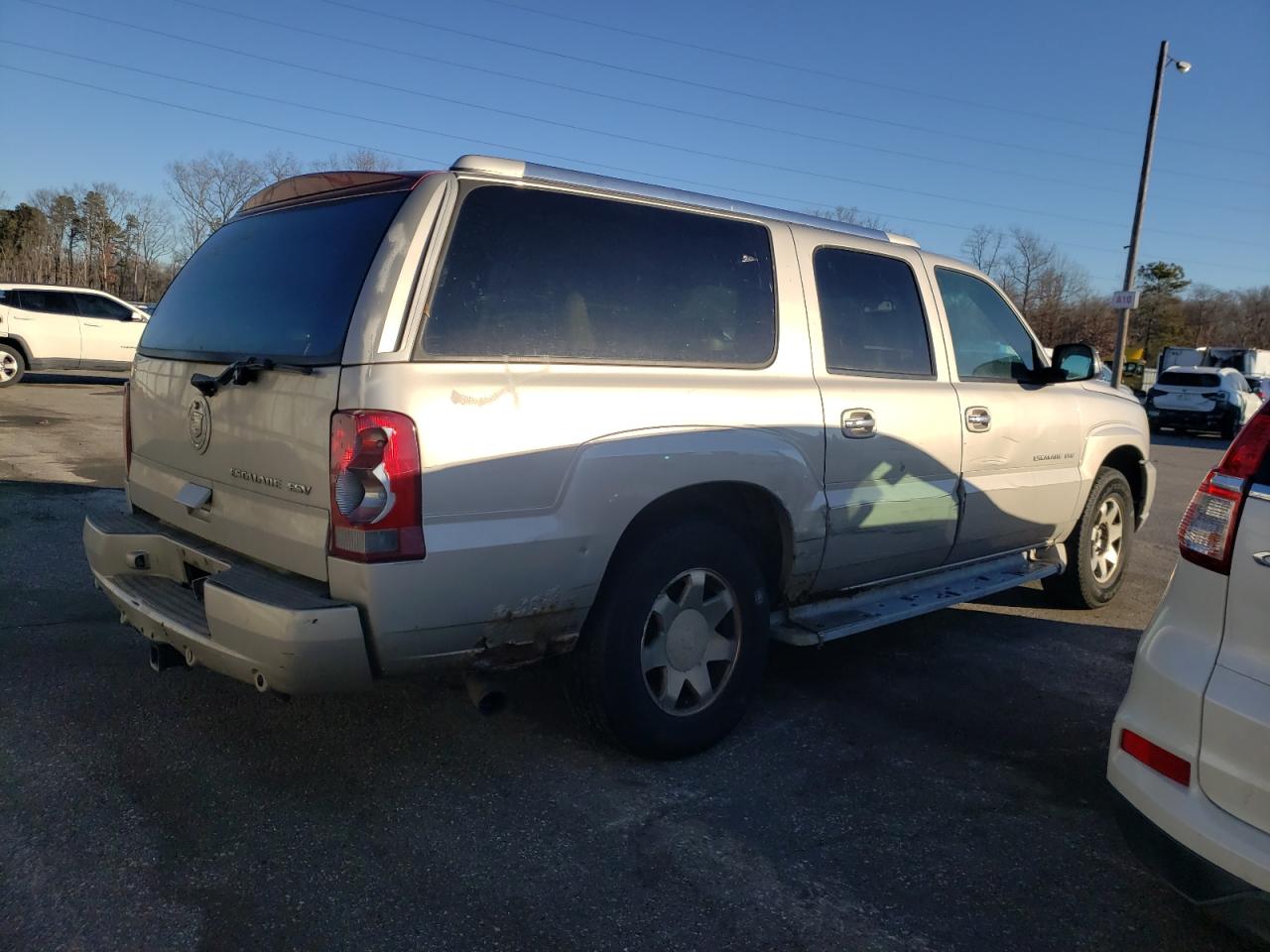 2004 Cadillac Escalade - Image 3