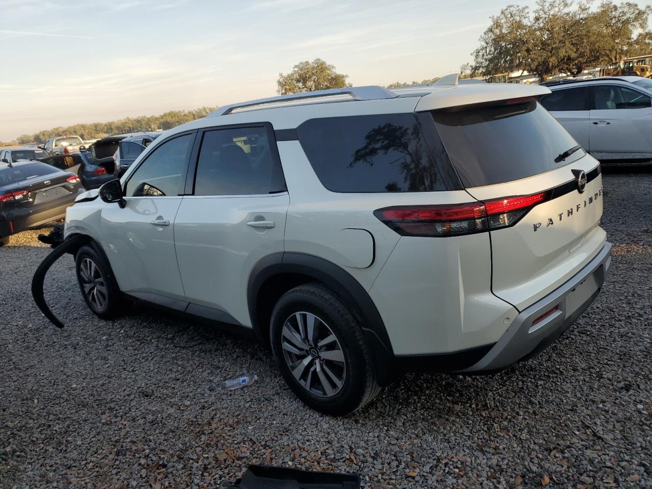 2024 Nissan Pathfinder - Image 2