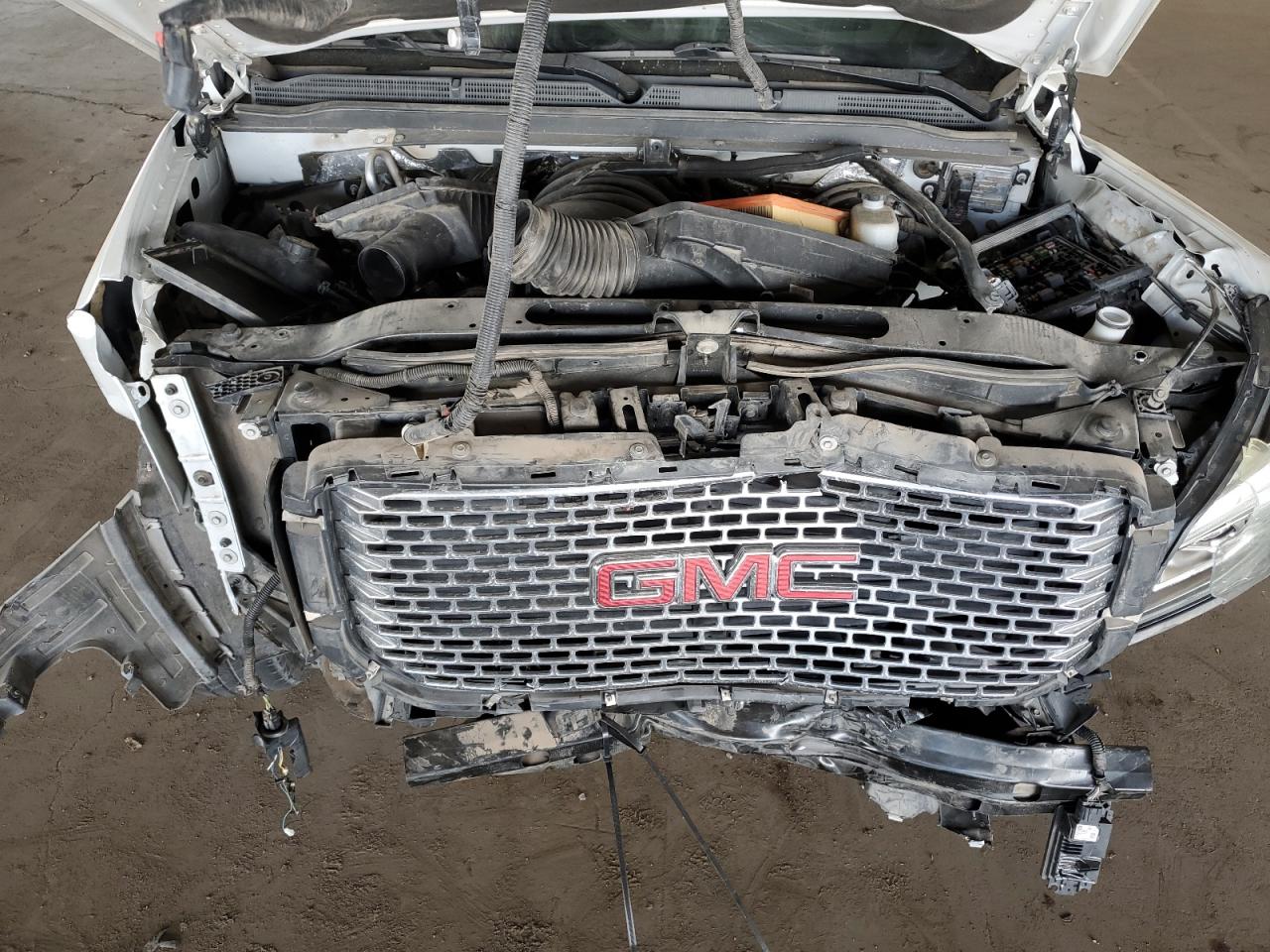 2017 GMC Yukon - Image 14