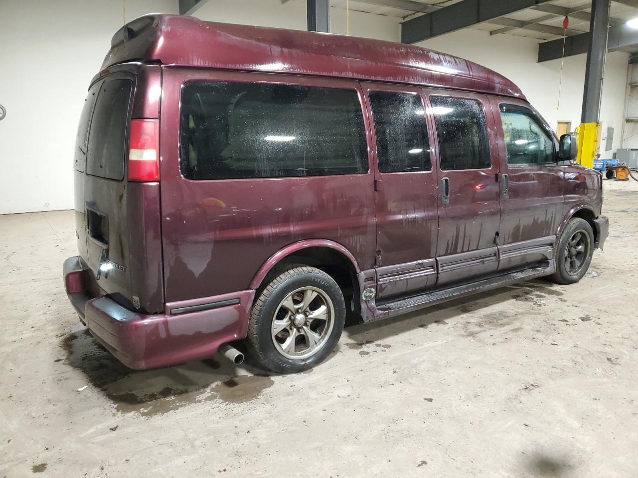 2005 Chevrolet Express - Image 3