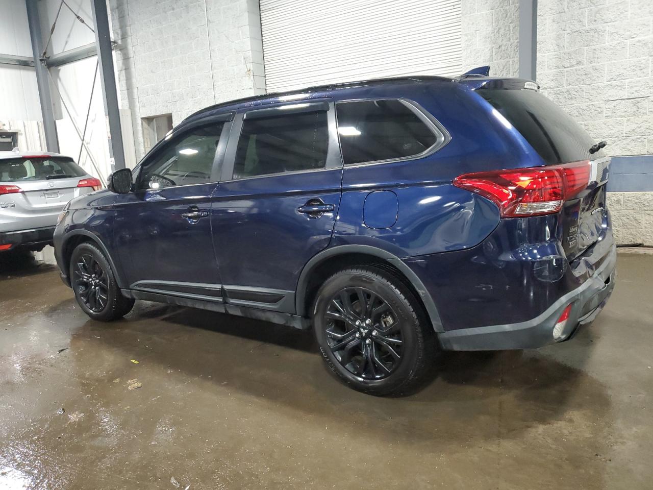 2018 Mitsubishi Outlander - Image 2