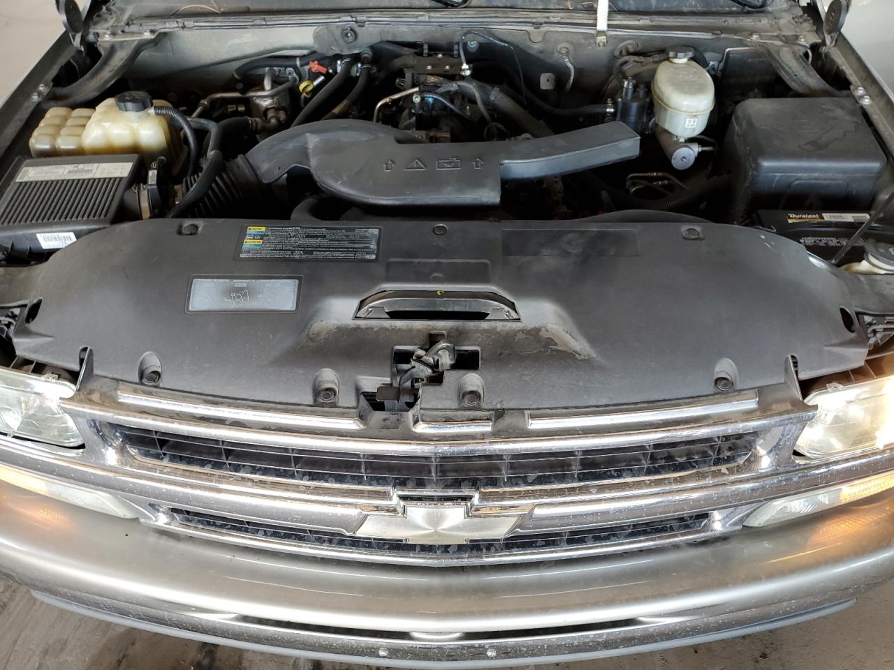 2003 Chevrolet Suburban - Image 12