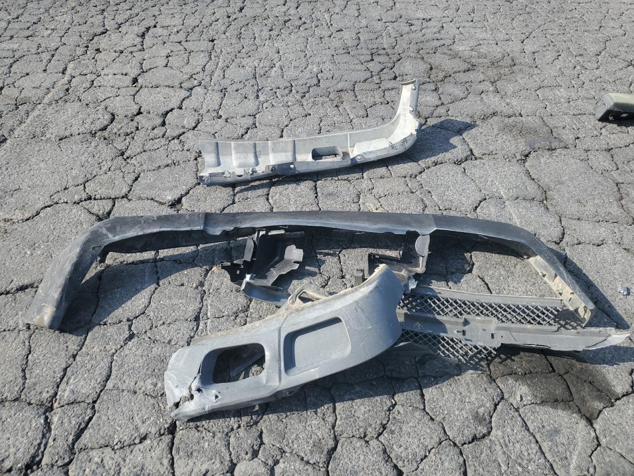 2005 Chevrolet Silverado - Image 12