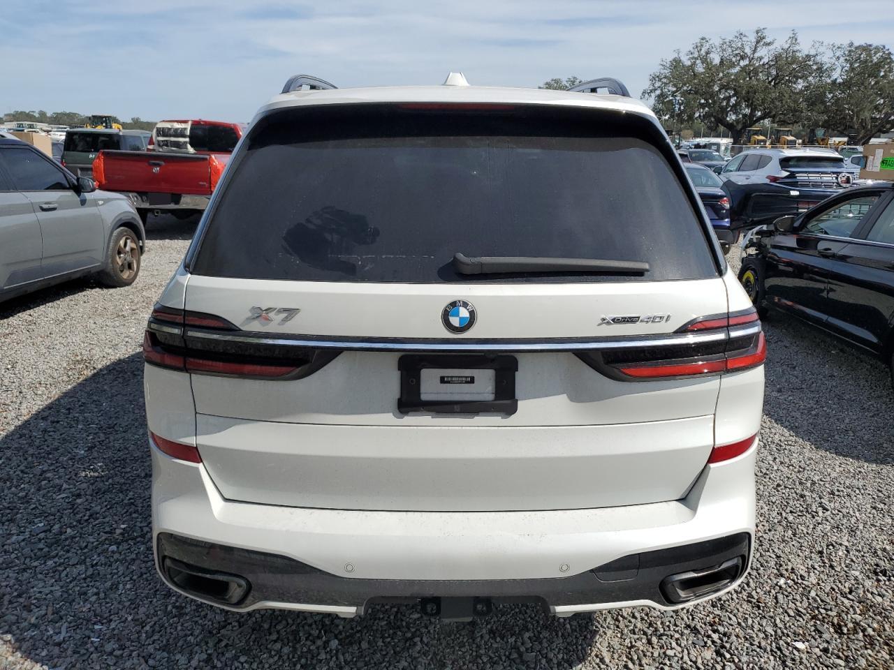 2023 BMW X7 - Image 6