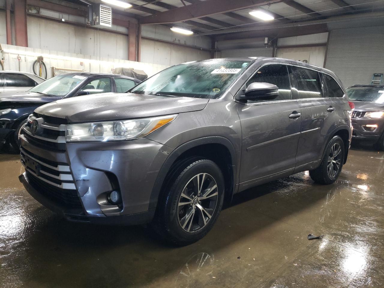 2018 Toyota Highlander - Image 1