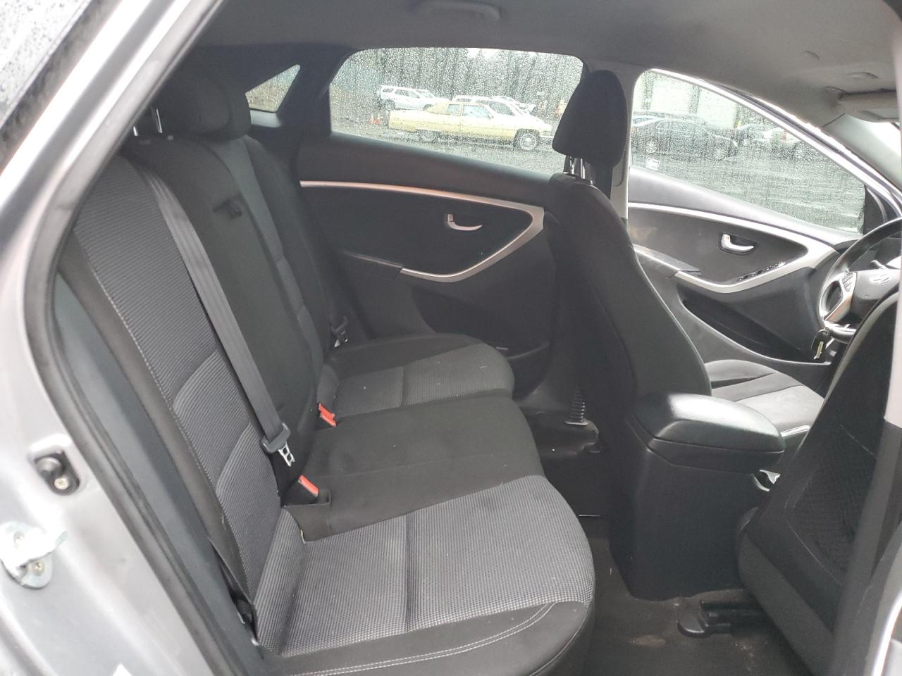 2014 Hyundai Elantra - Image 10
