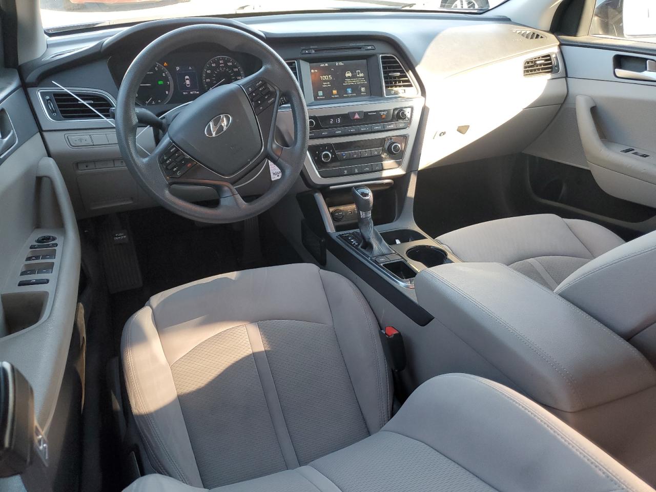2017 Hyundai Sonata - Image 8
