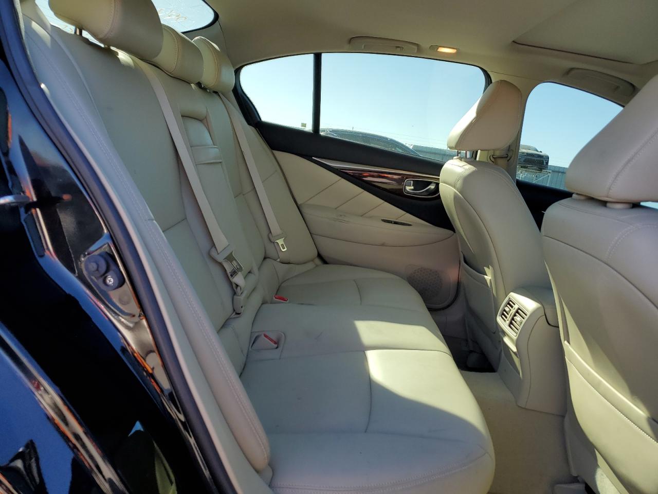 2016 Infiniti Q50 - Image 11