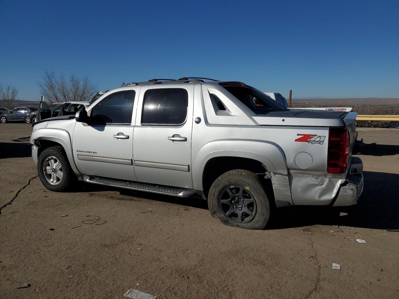 2013 Chevrolet Avalanche - Image 2
