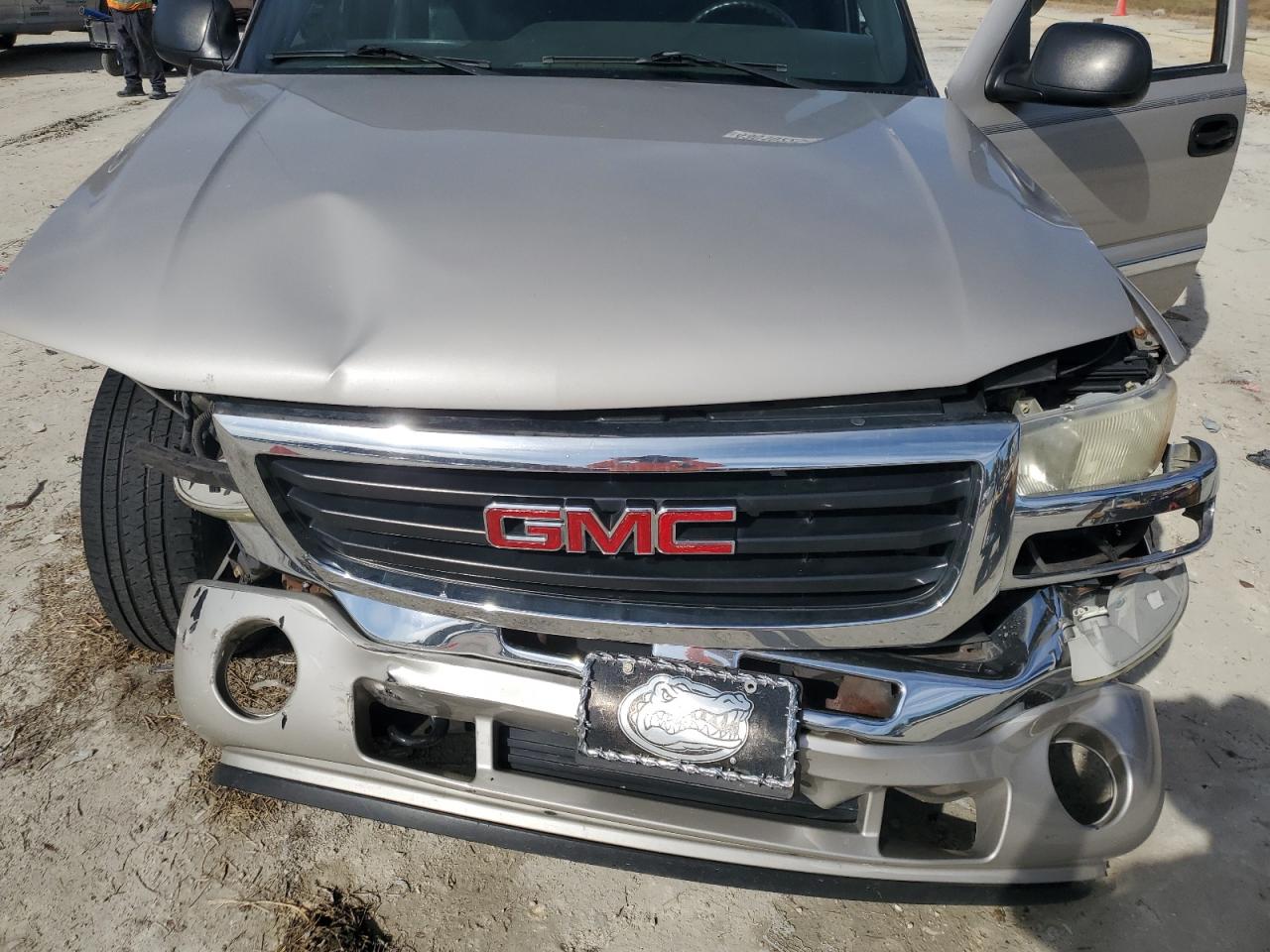 2005 GMC Sierra - Image 11