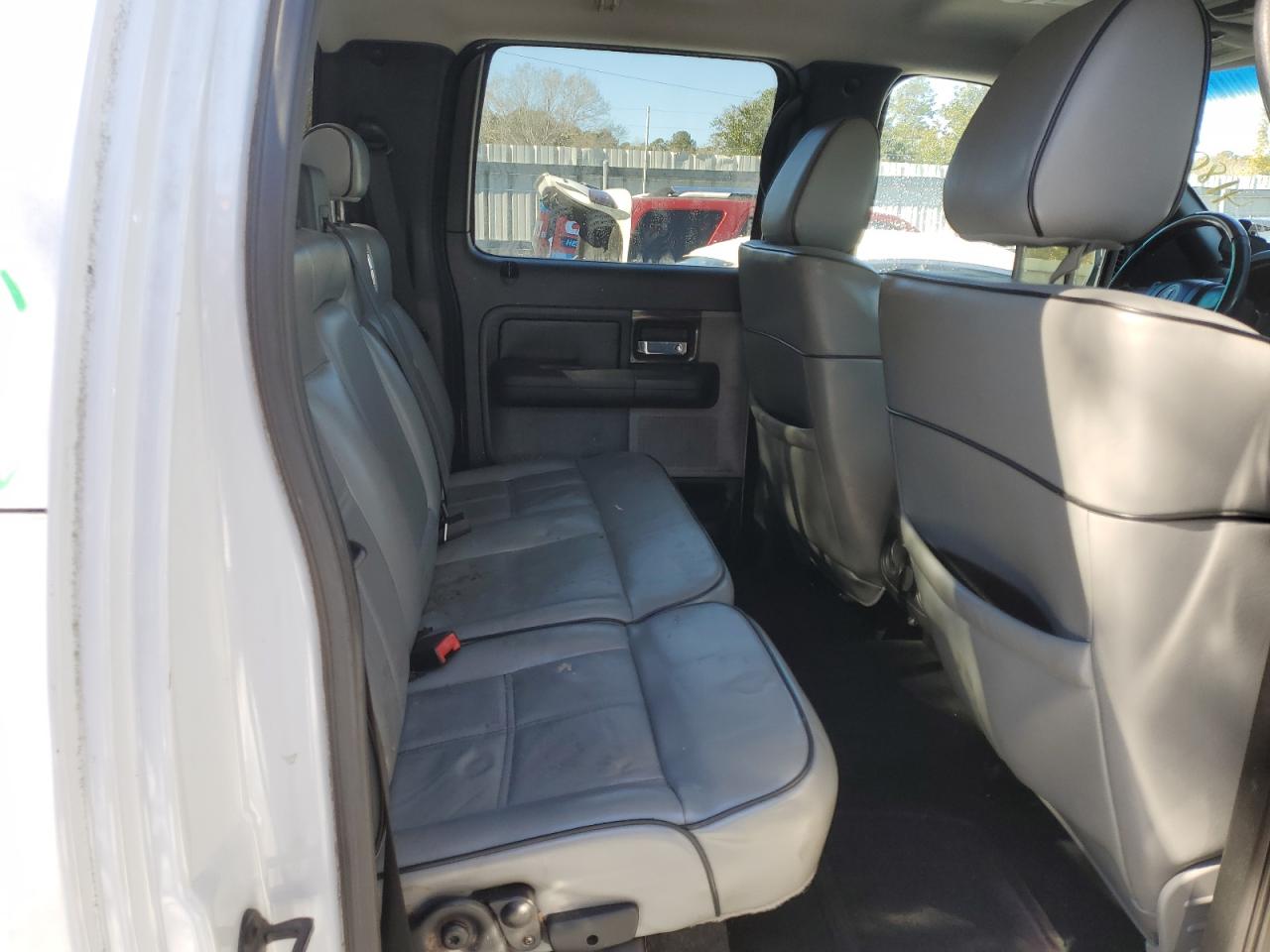 2007 Lincoln Mark LT - Image 10