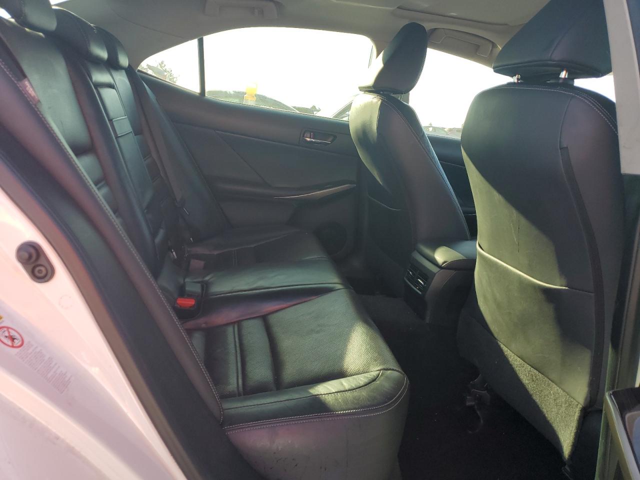 2014 Lexus IS - Image 10