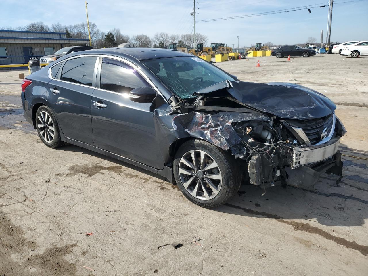 2017 Nissan Altima - Image 4
