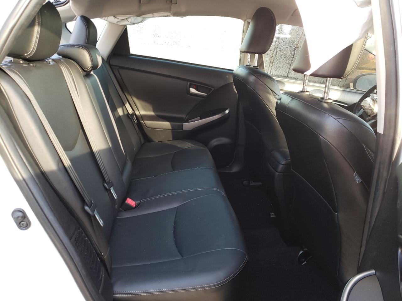 2015 Toyota Prius - Image 10