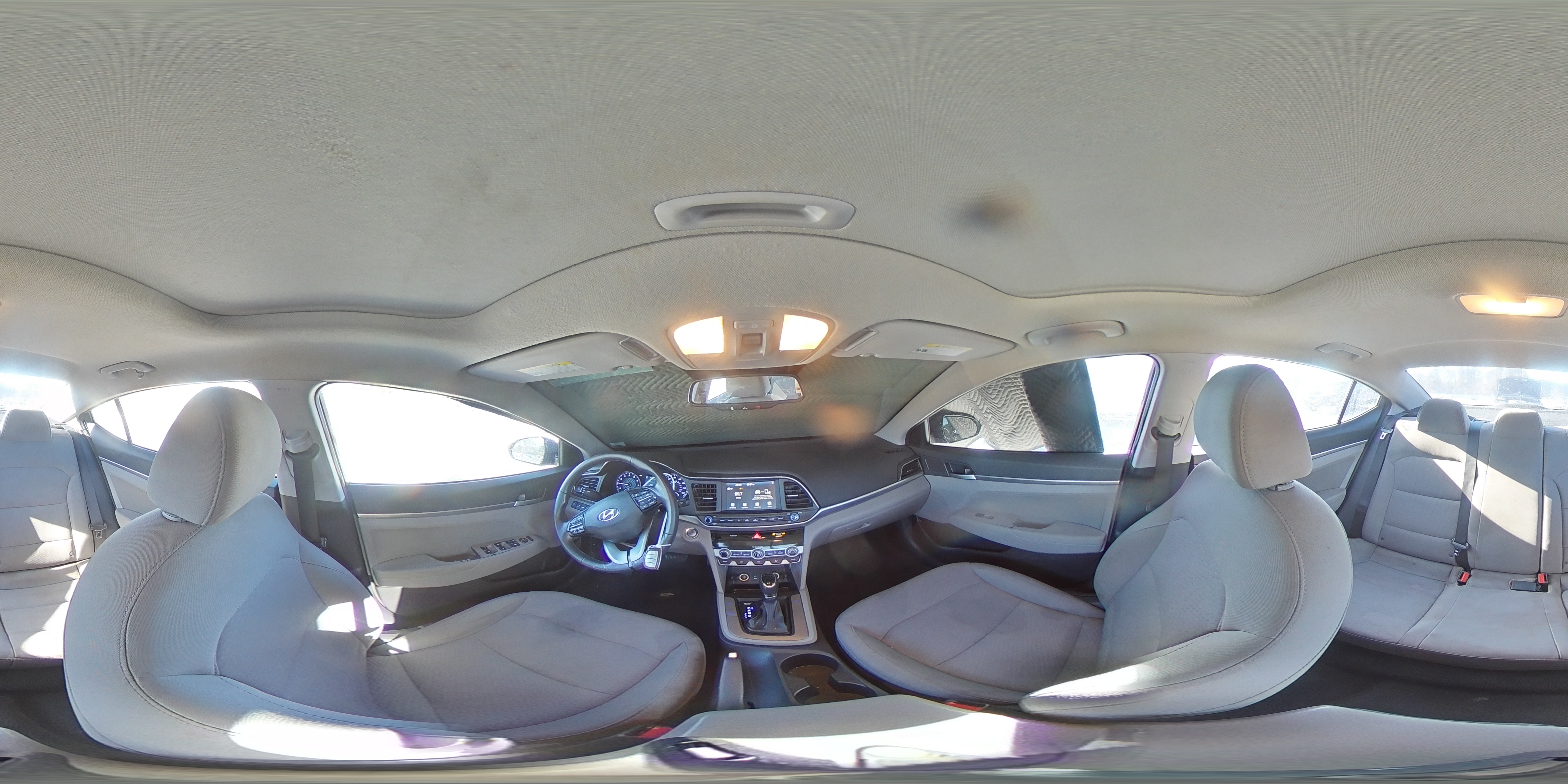 2019 Hyundai Elantra - Image 13