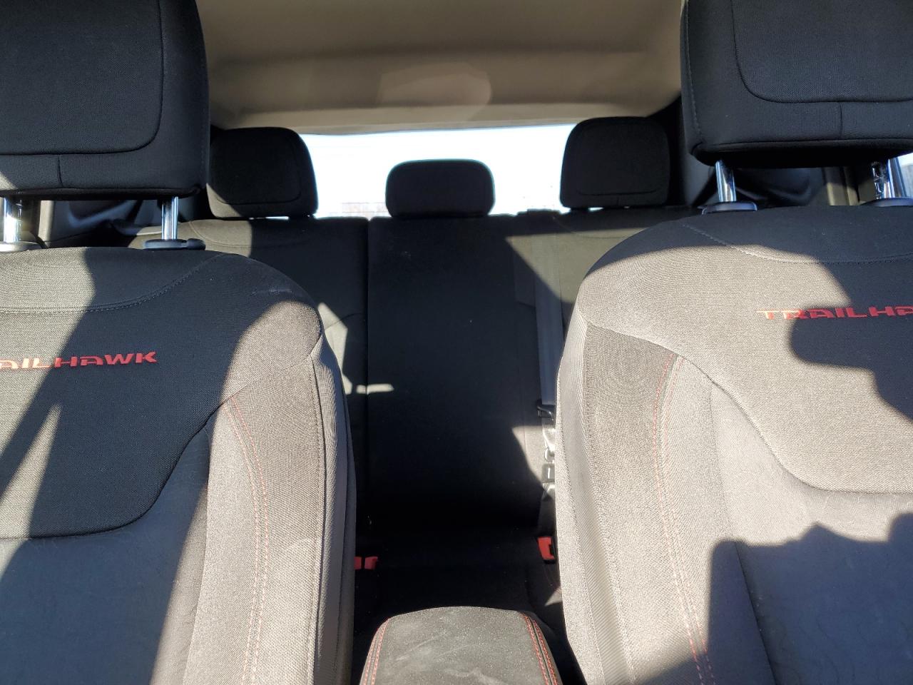2015 Jeep Renegade - Image 10