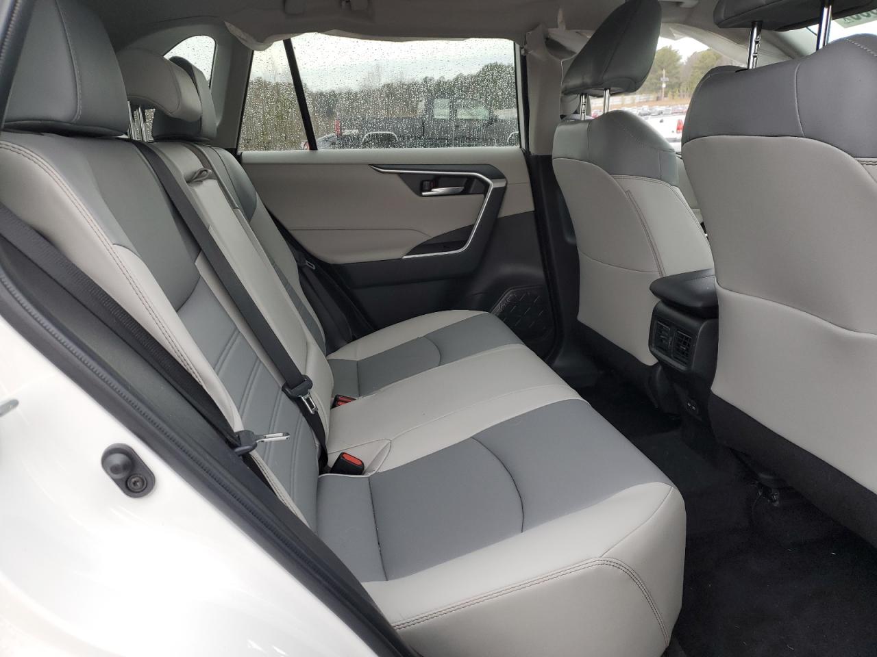 2024 Toyota RAV 4 - Image 12