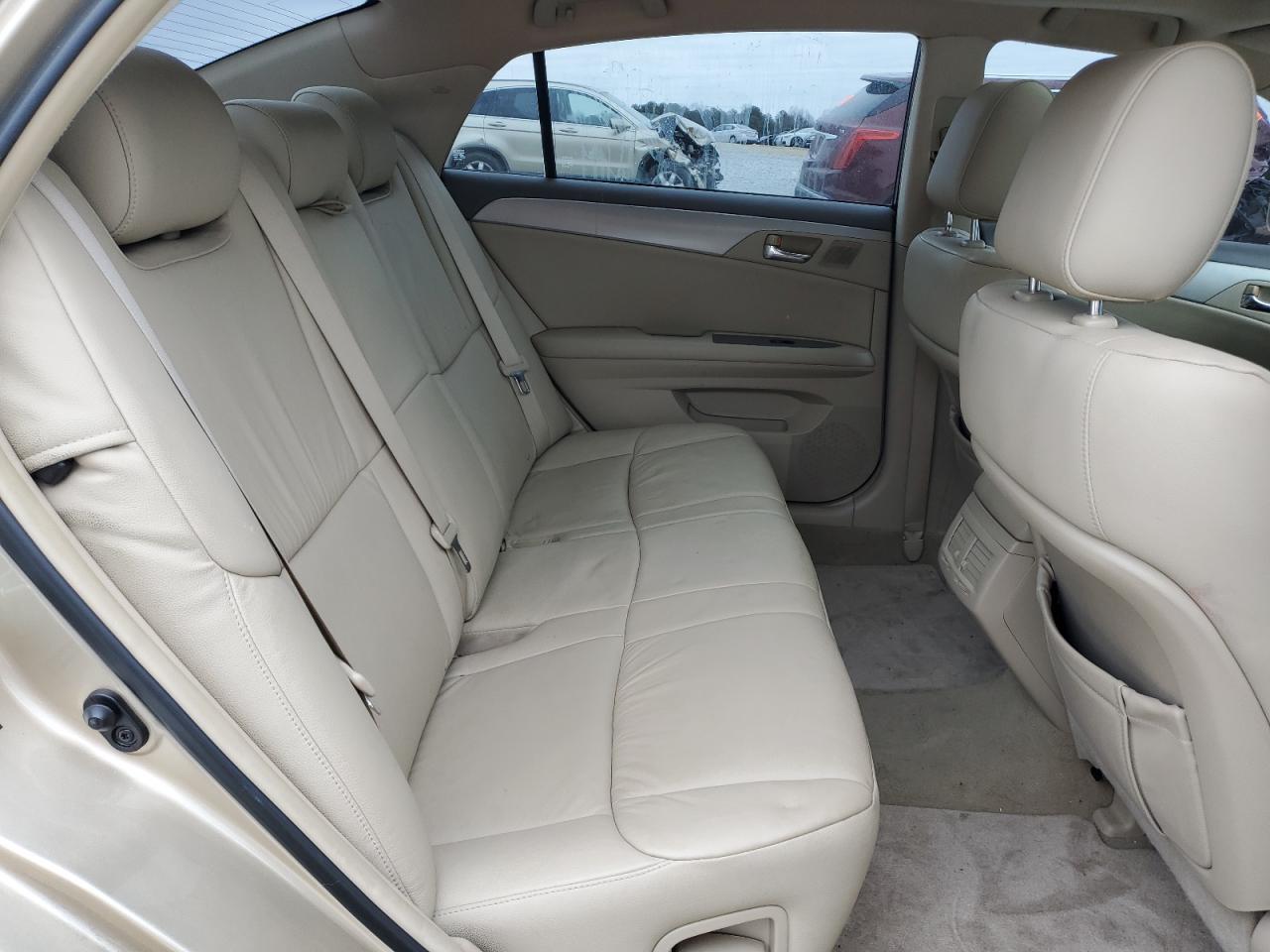2010 Toyota Avalon - Image 11