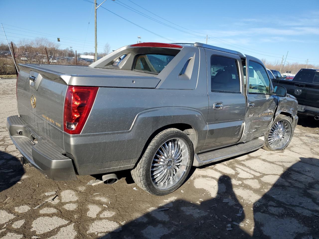 2002 Cadillac Escalade - Image 3