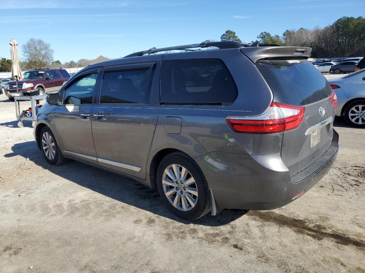 2015 Toyota Sienna - Image 2