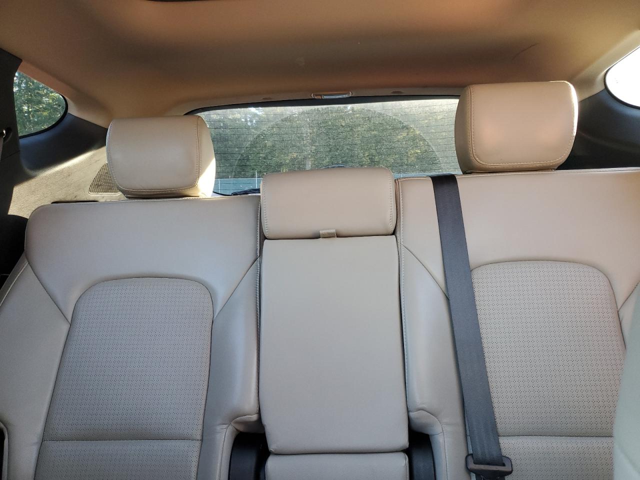 2014 Hyundai Santa Fe - Image 10