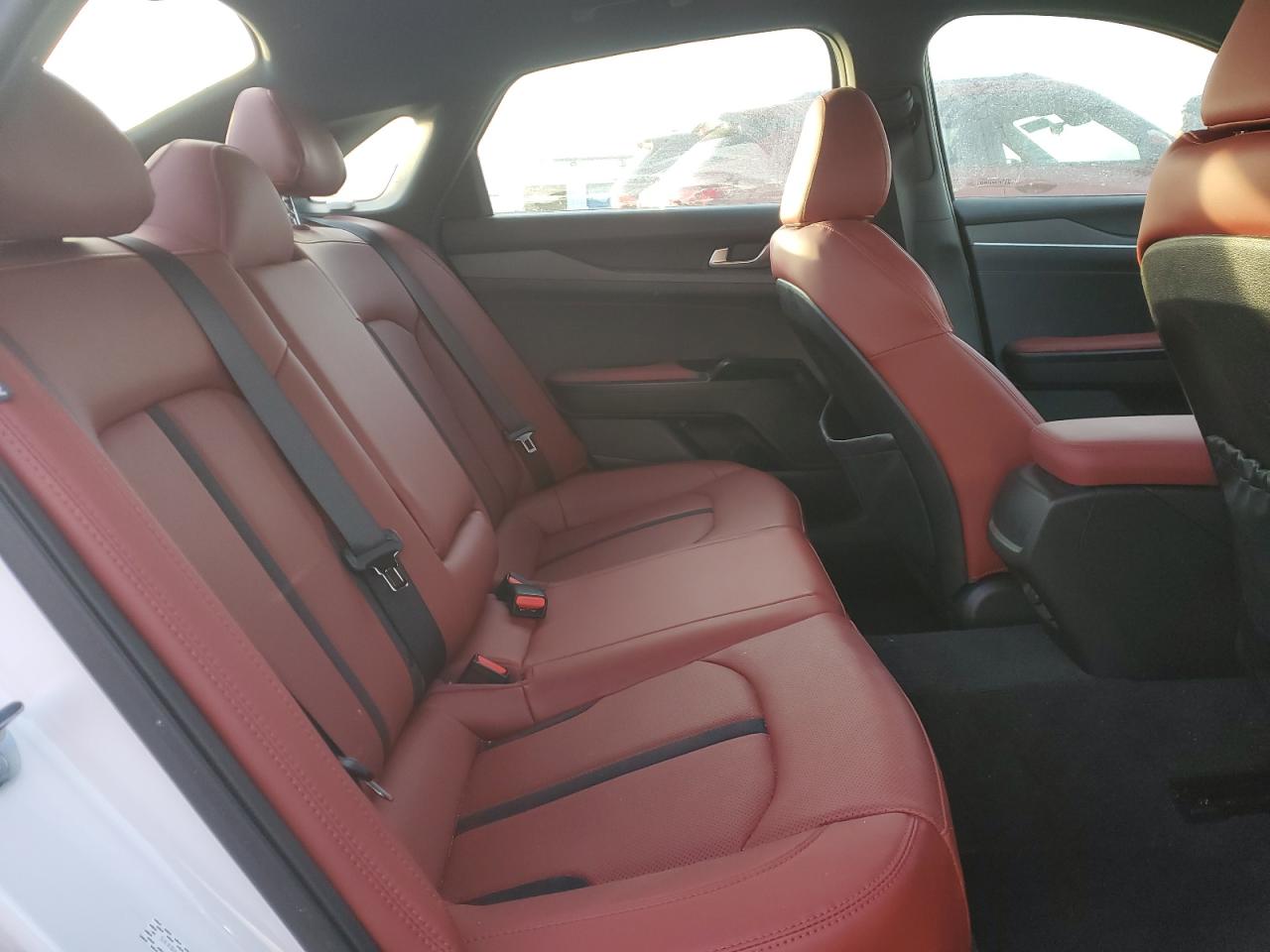 2023 Kia K5 - Image 10