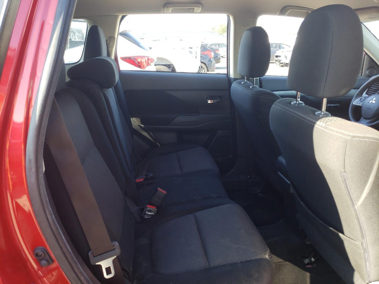 2018 Mitsubishi Outlander - Image 11