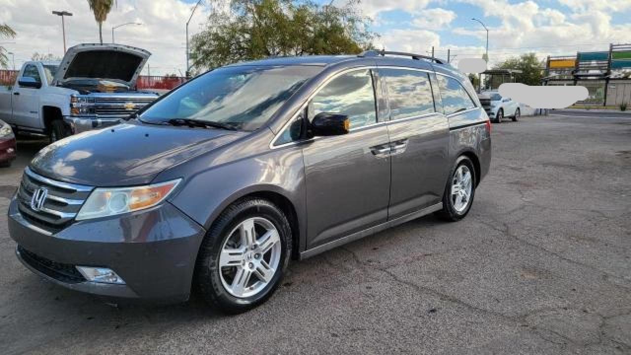2011 Honda Odyssey - Image 2