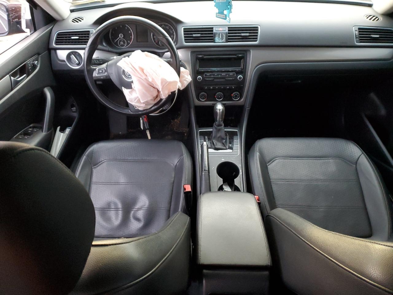 2014 Volkswagen Passat - Image 8