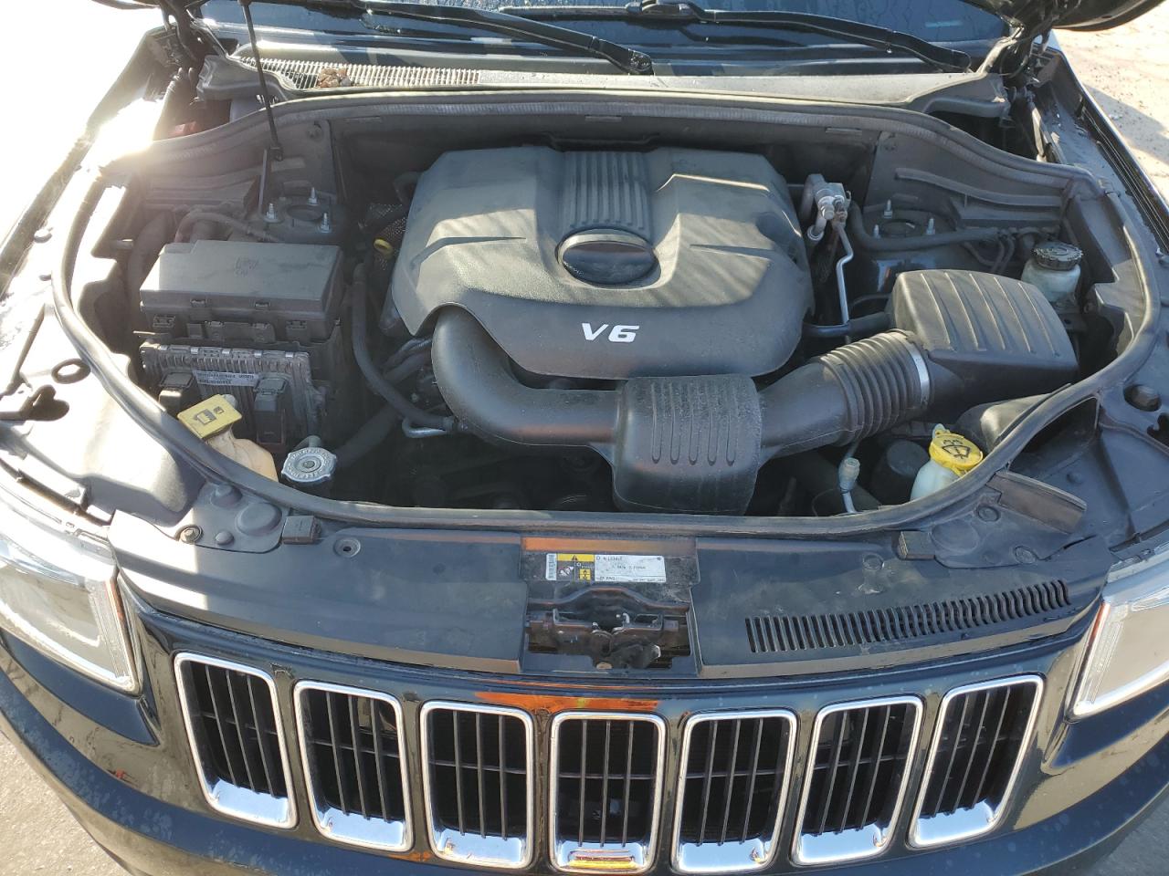 2015 Jeep Grand Cherokee - Image 12