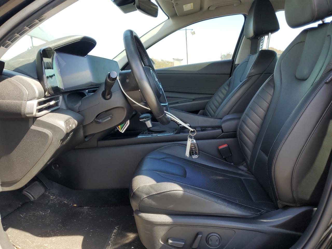 2022 Hyundai Elantra - Image 7