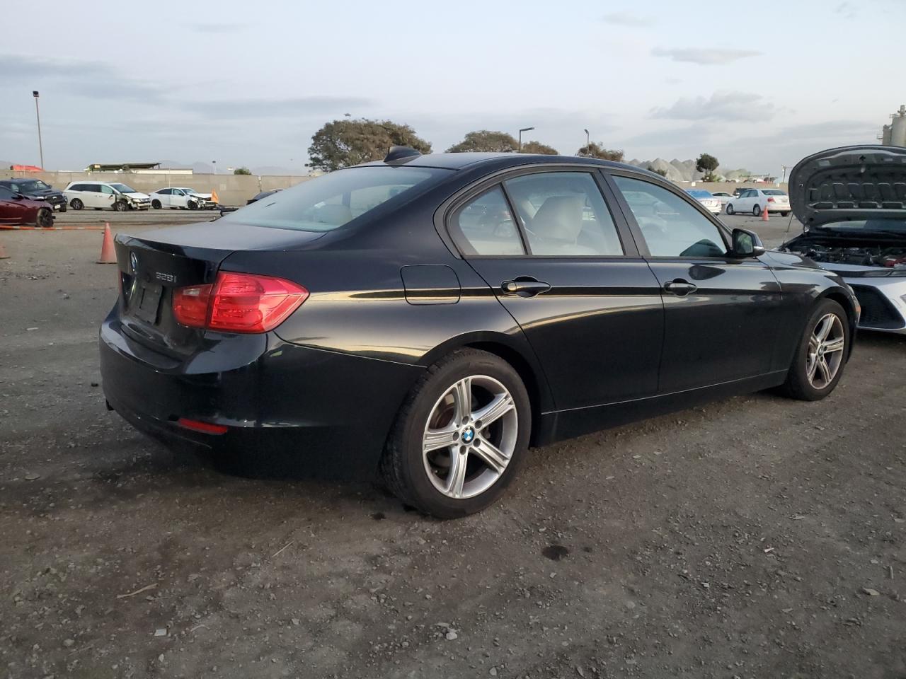 VIN WBA3C1C50DF441063 2013 BMW 3 SERIES no.3