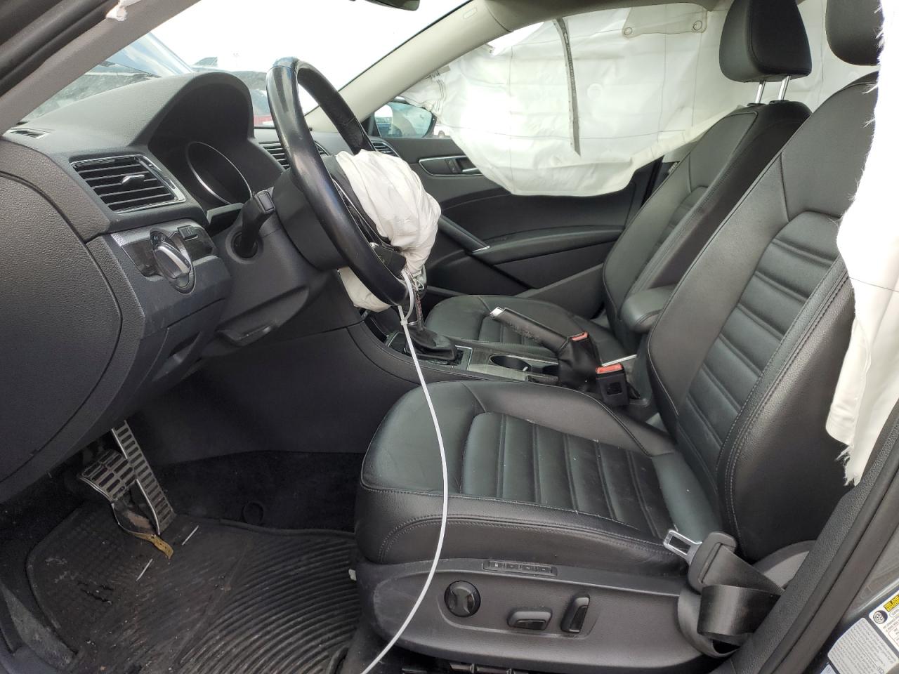 2017 Volkswagen Passat - Image 7