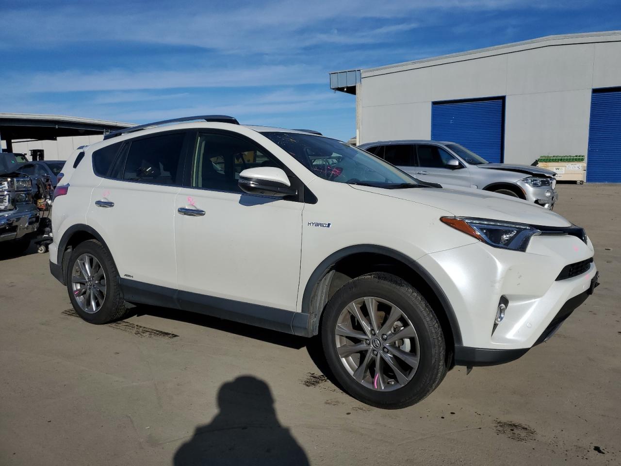 VIN JTMDJREV9HD131598 2017 TOYOTA RAV4 no.4