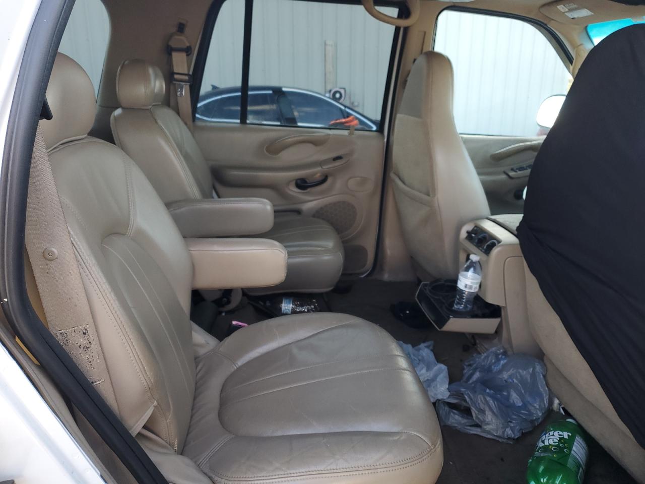 2002 Ford Expedition - Image 11