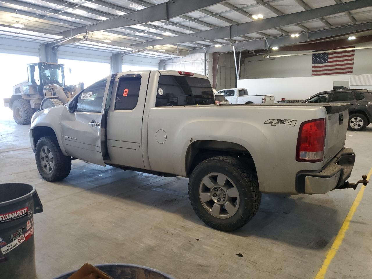 2010 GMC Sierra - Image 2