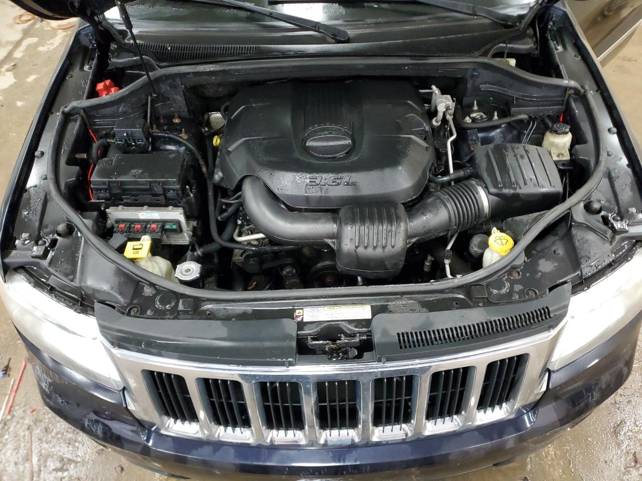 2011 Jeep Grand Cherokee - Image 12